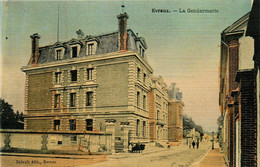 évreux * Rue Et Vue Sur La Gendarmerie Nationale * Cpa Toilée Colorisée - Evreux