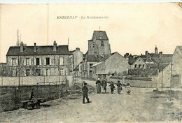 Esternay * Rue Et La Gendarmerie Nationale * Villageois - Esternay