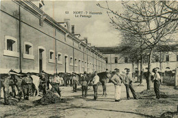 Niort * Caserne Des 7ème Hussards * Militaria * Entretien Des Chevaux , Pansage - Niort