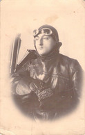 Photo D'un Homme En Uniforme - Soldat  - Carte Photo - Portrait - Aviateur - Personen