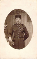 Photo D'un Homme En Uniforme - Soldat  - Carte Photo - Portrait - - Personajes