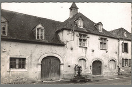 CPSM 64 - Lasseube - Vieux Couvent Et Fontaine - Lasseube