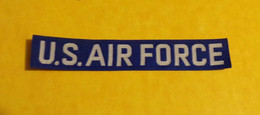 INSIGNE TISSU : U.S AIR FORCE , ARMEE DE L'AIR AMERICAINE  , DIMENSION 15 CM X 2,5 CM , BON ETAT VOIR PHOTOS . POUR TOUT - Ecussons Tissu