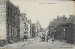 DEPT. 62  PAS DE CALAIS.  ARDRES.  LA RUE DE LA GARE. BELLE ANIMATION. - Ardres