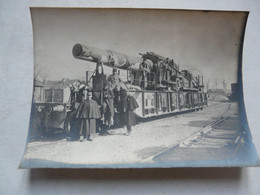 MILITARIA - PHOTO ANCIENNE ( 8,5 X 11,5 Cm) : Train Transportant Un Canon - Scène Animée - Guerre, Militaire