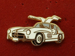 PIN'S MERCEDES  300 SL BLANCHE - ARTHUS BERTRAND - Mercedes