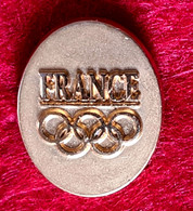 SUPER PIN'S OLYMPIQUES : PIN'S Officiel "ANNEAUX OLYMPIQUES" EQUIPE DE FRANCE, Ecriture RELIEFsur Ovale Or 1,5X1,2cm - Juegos Olímpicos