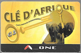 CARTE²-PREPAYEE-CLE D AFRIQUE-7,5€-Troupe ELEPHANTS-Sans Date-V°3 Cadres-Gratté-Plastic Fin-BE/RARE     - - Jungle