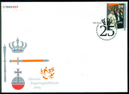 Nederland 2005 Speciale Envelop Zilveren Regeringsjublileum Met Relevante Munt - Covers & Documents