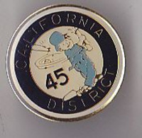 PIN'S  THEME BASEBALL CALIFORNIA CA. DISTRICT 45  JOUEUR AVEC BATTE - Baseball