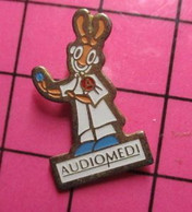 411e Pin's Pins / Beau Et Rare / THEME : MEDICAL / AUDIOMEDI LAPIN MEDECIN - Médical