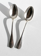 PAIRE DE CUILLERE EN METAL ARGENTÉ - POINCONS + ESTAMPILLE - COUVERT L:14,5cm                    (050721.4") - Spoons