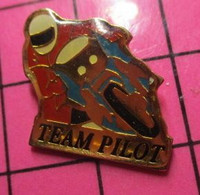 411e Pin's Pins / Beau Et Rare / THEME : MOTOS / TEAM PILOT MOTARD DE COURSE - Motos