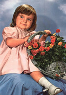 ENFANTS - LITTLE GIRL - MAEDCHEN - Jolie Carte Fantaisie FILLETTE Panier De Fleurs - Andere