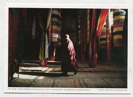AK 028755 CHINA / TIBET - In Der Versammlungshalle Des Kloster Kumbum Jampaling - Tibet