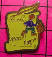 422 Pin's Pins / Beau Et Rare / THEME : ADMINISTRATIONS / PARCHEMIN PLUME D'OIE ECOLIER CARTABLE ECOLE MARCEL PAGNOL - Administrations