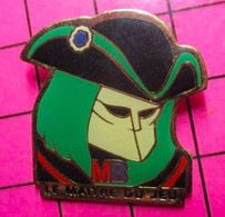 613e Pin's Pins / Beau Et Rare / THEME : JEUX / MB LE MAITRE DU JEU HOMME MASQUé AVEC CHAPEAU JEUX DE SOCIETE - Jeux