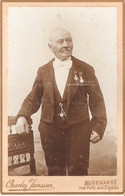 Foto Op Hard Karton Photo Sur Carton Oudenaarde Audenarde Man Met Medaille (10,5 X 16,5 Cm) Charles Janssen Albumine - Oudenaarde