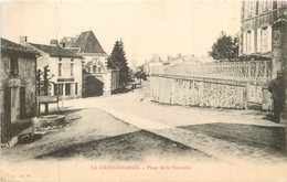 LA CHATAIGNERAIE Place De La Courtille - La Chataigneraie