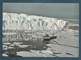 ⭐ TAAF - Carte Postale - Le Thala Dan Devant Un Iceberg Du Glacier De L'Astrolabe ⭐ - TAAF : Territori Francesi Meridionali