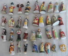 Lot De 35 Fèves Personnages Provinciaux Religieux Santons - Cómics