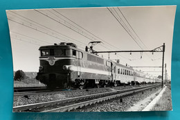 Locomotive SNCF BB 9282 Rouge Capitole - Photo Train Pas Capitole ! - 1973 - France Essonne Lardy 91 Express BB9200 9200 - Treinen