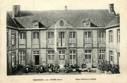 Verneuil Sur Avre * La Cour De L'hôtel Pihallières - Verneuil-sur-Avre