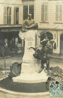 La Rochelle * Carte Photo 1906 * Atelier De Réparation , Place Et Stature à Eugène Fromentin * Commerce Magasin - La Rochelle