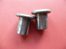 LOT DE DEUX ENCRIERS EN CUIVRE NICKLE POUR BUREAU , ETC - Inkwells