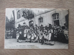 68 DANNEMARIE LES AUTORITES DE LA VILLE ATTENDANT LE PRESIDENT ANIMEE ENFANTS COIFFE ALSACIENNE - Dannemarie