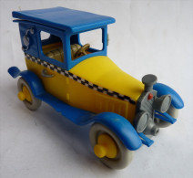 Figurine  AVEC VOITURE DE GASTON LAGAFFE - QUICK 1998 - FRANQUIN - Poppetjes - Plastic