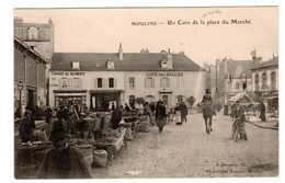 Moulins , Un Coin De La Place Du Marché - Moulins