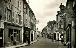 Luçon * Rue Georges Clémenceau * Tailleur Teinturerie Moderne * Magasin AU VASE DE SEVRES  * Commerces - Lucon