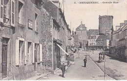 Delcampe - BRICQUEBEC GRANDE RUE ,PERSONNAGES  REF 73767 - Bricquebec