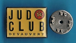 PIN'S //   ** JUDO CLUB / DE VAUVERT ** - Judo