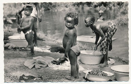 CPSM - AFRIQUE NOIRE - Jour De Lessive - Bébé S'amuse - Ohne Zuordnung