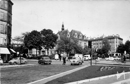 Montrouge * La Place De La Mairie * Automobile Voiture Ancienne - Montrouge