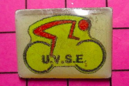 Delcampe - 722 Pin's Pins / Beau Et Rare / THEME : SPORTS / CYCLISME CLUB USVE - Cyclisme