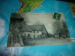 Carte Postale Puy De Dome Lastic Un Coin Du Vieux Bourg Animaux - Autres Communes