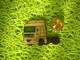 8681      PINS  Pin's   CAMION   TRACTEUR Semi DAF  Beige   Transports - Transportation