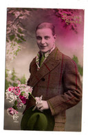 Bonne Année -- 1933-- Portrait De Jeune Homme Avec Blazer Fleurs Et Chapeau ........à Saisir - Nouvel An