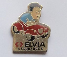 S198 Pin's Assurance ASSURANCES Mutuelle Elvia Suisse Jouet Voiture Enfant Achat Immédiat - Administrations