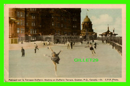 QUÉBEC - PATINANT SUR LA TERRASSE DUFFERIN DU CHATEAU FRONTENAC -  C.P.R. PHOTO - PECO - - Québec - Château Frontenac