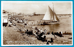 CPA Post Card UK Essex WESTCLIFF-on-SEA - The Beach ** Ship Bateau Voilier - Southend, Westcliff & Leigh