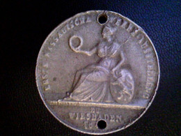 Medaille: VS. Erste Nassauische Gewebe Ausstellung In Wiesbaden  RS. Der Gewerb - Fleisse - Numismatics