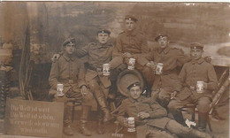 AK Foto Deutsche Soldaten Mit Bierkrügen - 1918 (59258) - War 1914-18