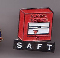 Pin's  Alarme Incendie SAFT Réf  247 - Unclassified
