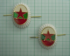Bulgaria Bulgarian Army 1980s Uniform Plastic Lot 2 Military Cockade Visor Hat Badge Badges (c10) - Uniformes