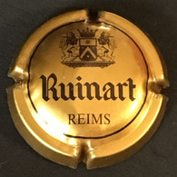 40 - Ruinart, Reims, Boucle En Haut Du T, Or Foncé Et Noir (côte 2 Euros) - Ruinart Ruinart