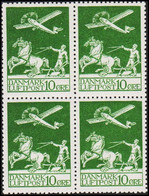 1925. DANMARK. Air Mail. 10 øre Green In Luxus Centered Never Hinged 4-block. Unusual In This... (Michel 143) - JF515658 - Airmail